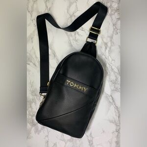 Tommy Hilfiger Crossbody Gold Zip Black Adjustable Strap Bag Handbag Purse